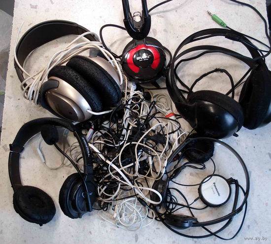Наушники разные.