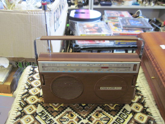 Радиоприемник Россия-303.