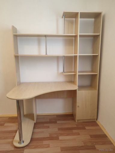 Стол-стеллаж для детской
