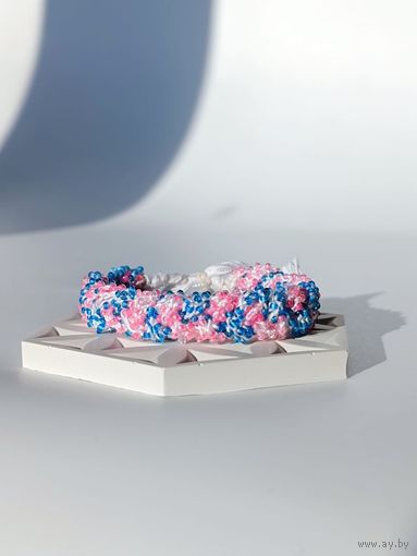 Широкий вязаный браслет из бисера