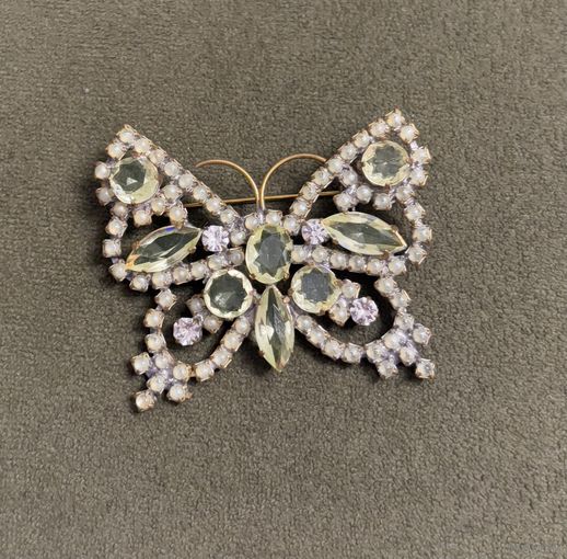 Брошка - Бабочка (2) из уранового стекла . Чехия