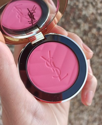 Румяна YSL Make Me Blush Bold Blurring Blush 6 gr в отттенке 87 Pink Voltage