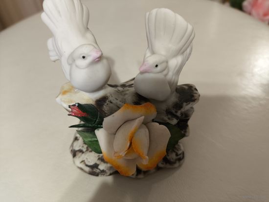 Винтажная скульптура "Голуби" известного итальянского бренда Capodimonte.