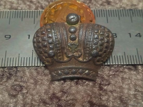 Корона на погон, эполет.