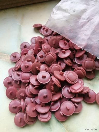 Пуговицы красные 120 штук лотом