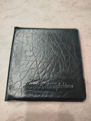 Альбом для монет с двумя видами ячеек.