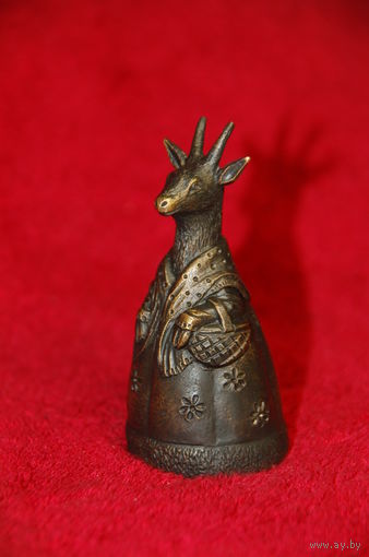 Фигурка коза , козочка , бронза