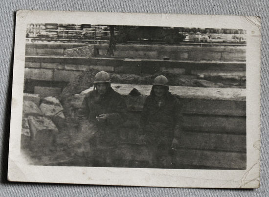 Фотография рабочие на стройке 1976г.