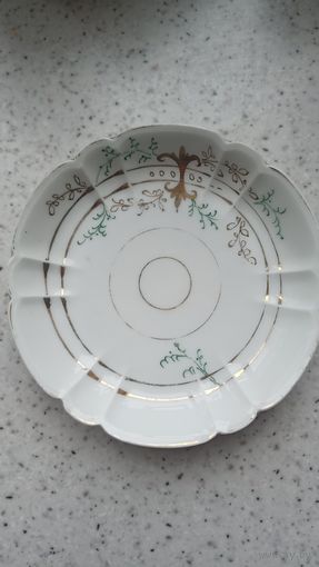 Блюдце Кузнецова царизм, в отличном состоянии, ручная роспись