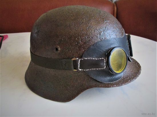КАСКА, ШЛЕМ, М-35, ДВОЙНОЙ ФРОНТОВОЙ ПЕРЕКРАС. Вес 960 гамм.