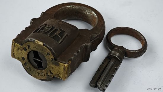 Огромный навесной замок 1904 года