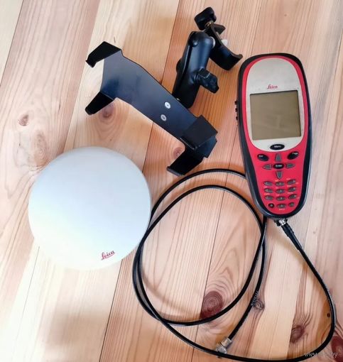Одночастотный спутниковый GPS-приемник SR20  Leica