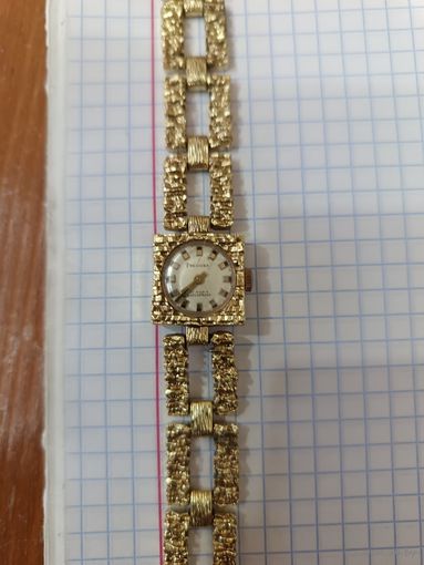 Часы женские редкие swiss. позолота целая.Застежка на пружинке двигается. Не полированые. рабочие.