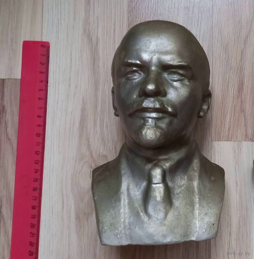 Бюст В.И.Ленина. Ск. Н.Теплов