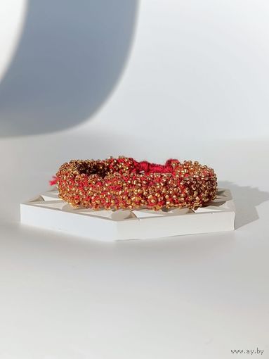 Широкий вязаный браслет из бисера