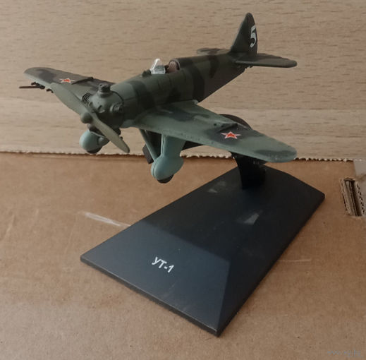 Модель самолета УТ-1