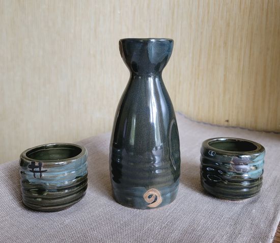 Набор для саке, обливная керамика.