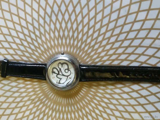 Часы наручные с ремешком QQ . В ремонт,коллекцию,на запчасти. Состояние на скане.