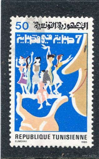 Тунис. Мужчина с дамами