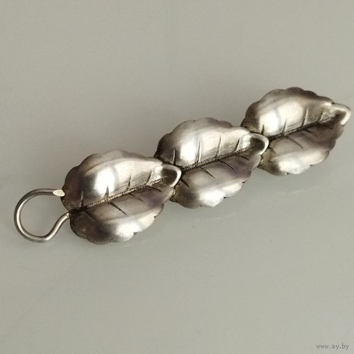 Брошь антикварная. Довоенная. Серебро. 835. 5,5х1,5 см.
