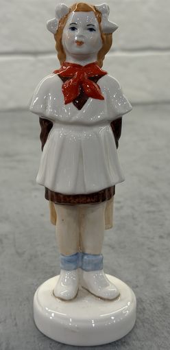 Фарфоровая статуэтка. Пионерка. МФФЗ. Редкая. Распродажа коллекции!!!