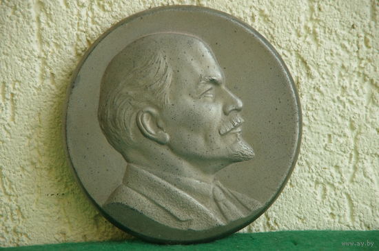 Барельеф " Ленин "  литье , силумин  14,5 см