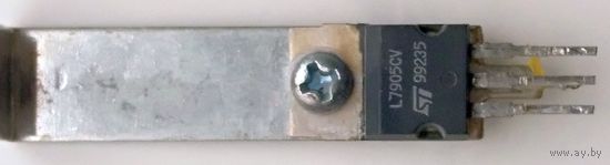 Линейный стабилизатор 7905 L7905CV STMicro (+радиатор)