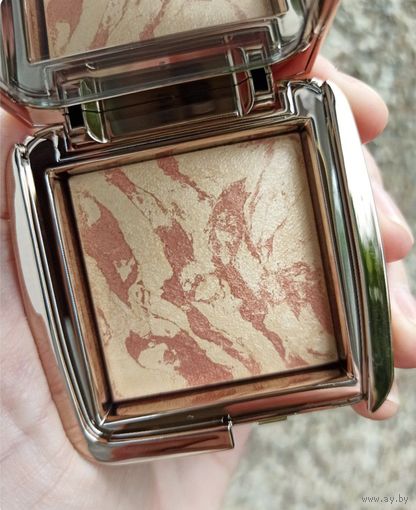 Hourglass Ambient Strobe Lighting Blush в оттенке Brilliant Nude