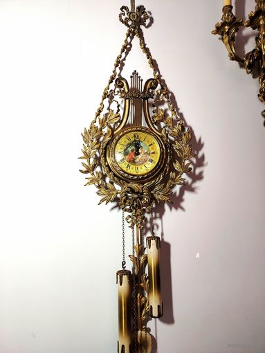 Настенные часы.