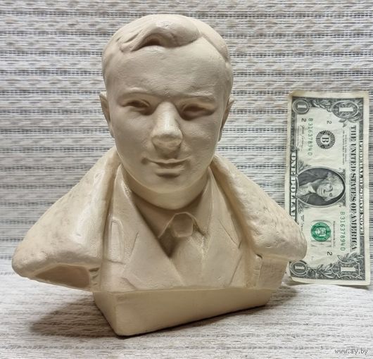Бюст Космонавт Юрий Гагарин
