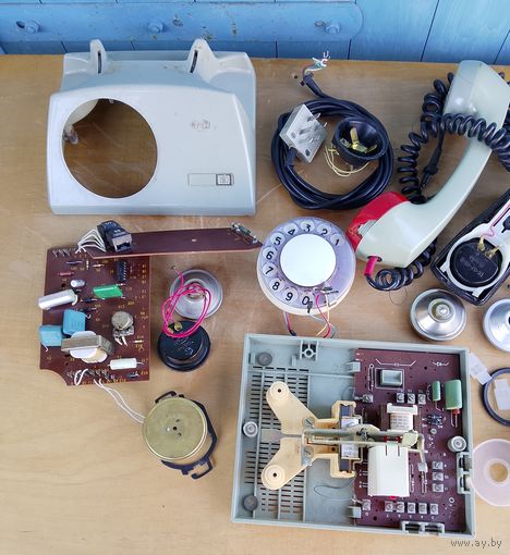 СССР: комплектующие для стационарного телефона.