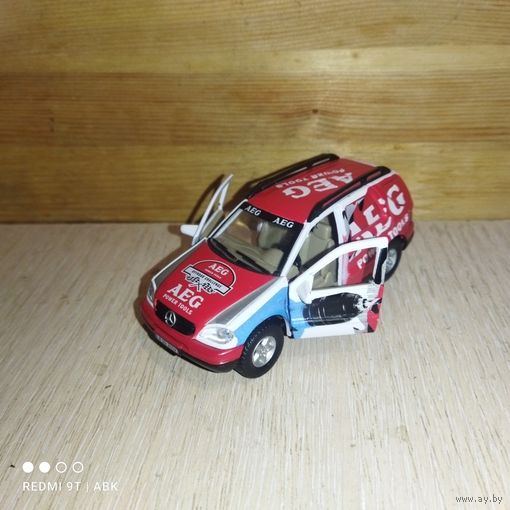 Mercedes-Benz ML.Schuco .1/43.