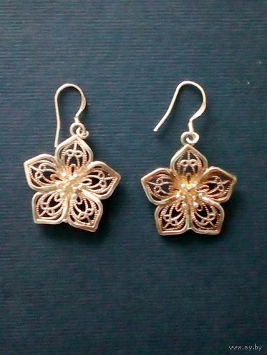 Серьги ажурный цветок