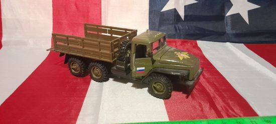 Машинка (модель) Технопарк Урал Военная