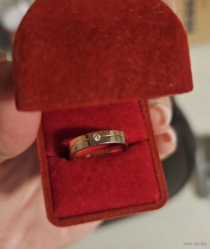 Кольцо 16-16.5 р-р из комбинированного золото (белое+жёлтое), вставка бриллиант