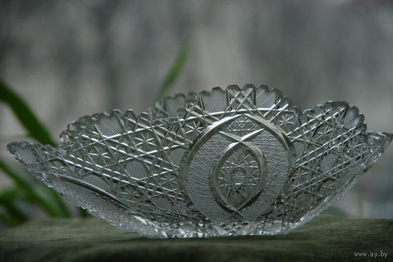 Ваза хрустальная ( Германия ) 14,5 см х 25,5 см целая