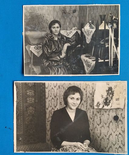 2 фото женщины в домашнем интерьере. 8х13 см(макс). Цена за оба.