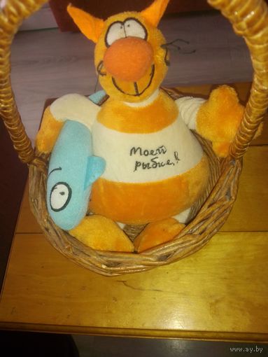 Игрушка мягкая  в корзине .