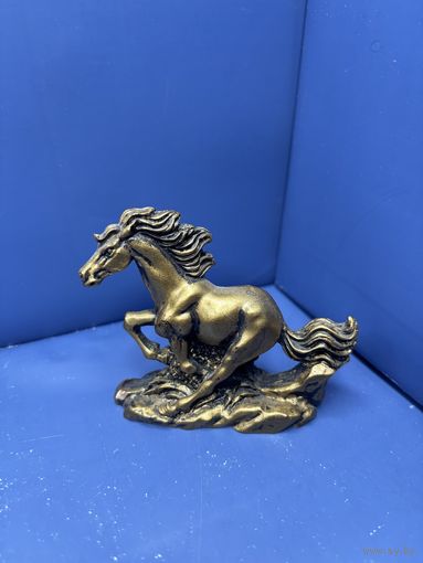 Статуэтка конь лошадь бегущая