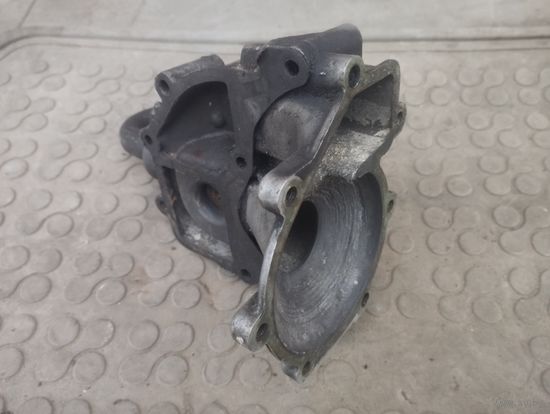 Корпус помпы Mercedes E W124