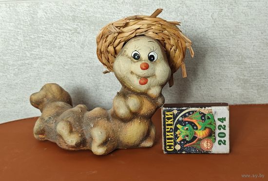 Гусеница статуэтка