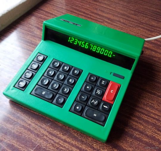 Калькулятор ''Электроника МК 42'' (СССР, 1989)