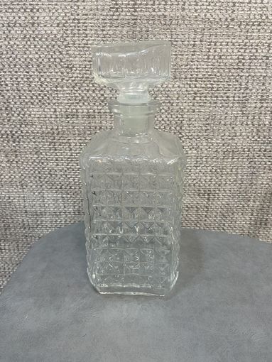 Старинный графин из граненого стекла Германия. Высота 23 см.