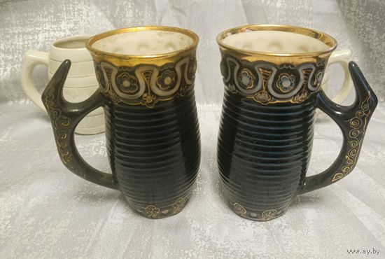 Бокалы большие в кобальтовом цвете с ручной росписью золотом.СССР 60- 70г.Цена за два.