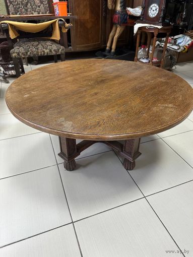 Стол круглый . Дерево