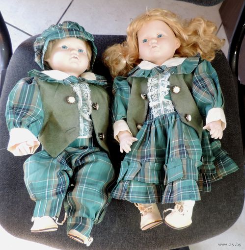 Куклы фарфоровые "Мальчик и девочка" 80-е годы Европа. Длина 34-35 см.