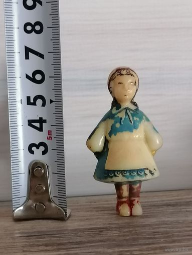 Детская игрушка ФХИ из серии "Дружба народов" Литовка.