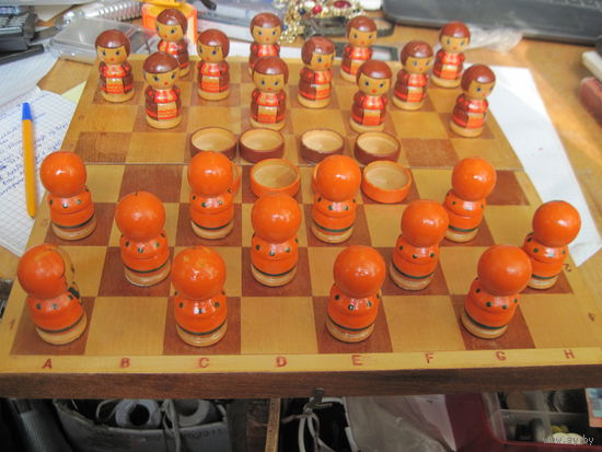 Шашки деревянные расписные.