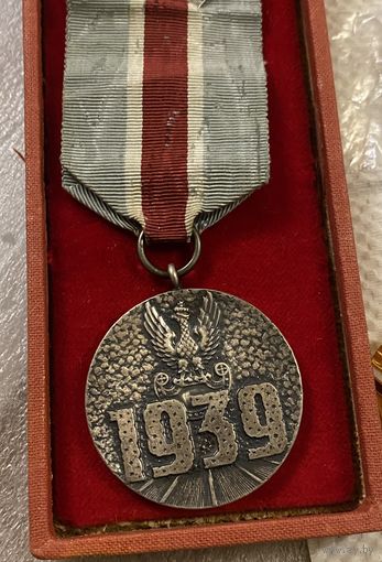 Боевая медаль в родной коробке