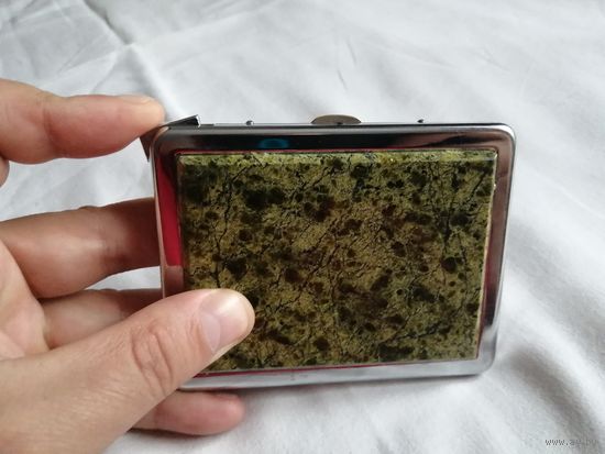 Портсигар с накладками из камня с зажигалкой.